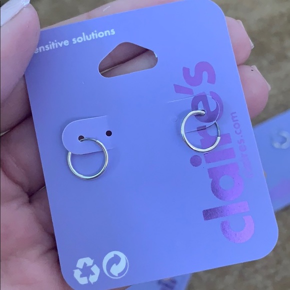 Claire’s Hoop Earring - Never Worn - Picture 4 of 5